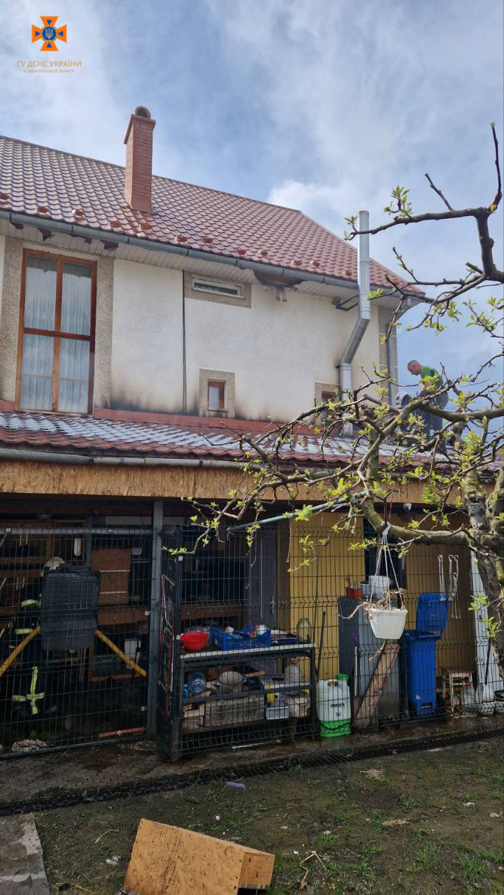 Господар розтопив піч, щоб спекти паски, але виникла пожежа: рятувальники розповіли про випадок на Мукачівщині