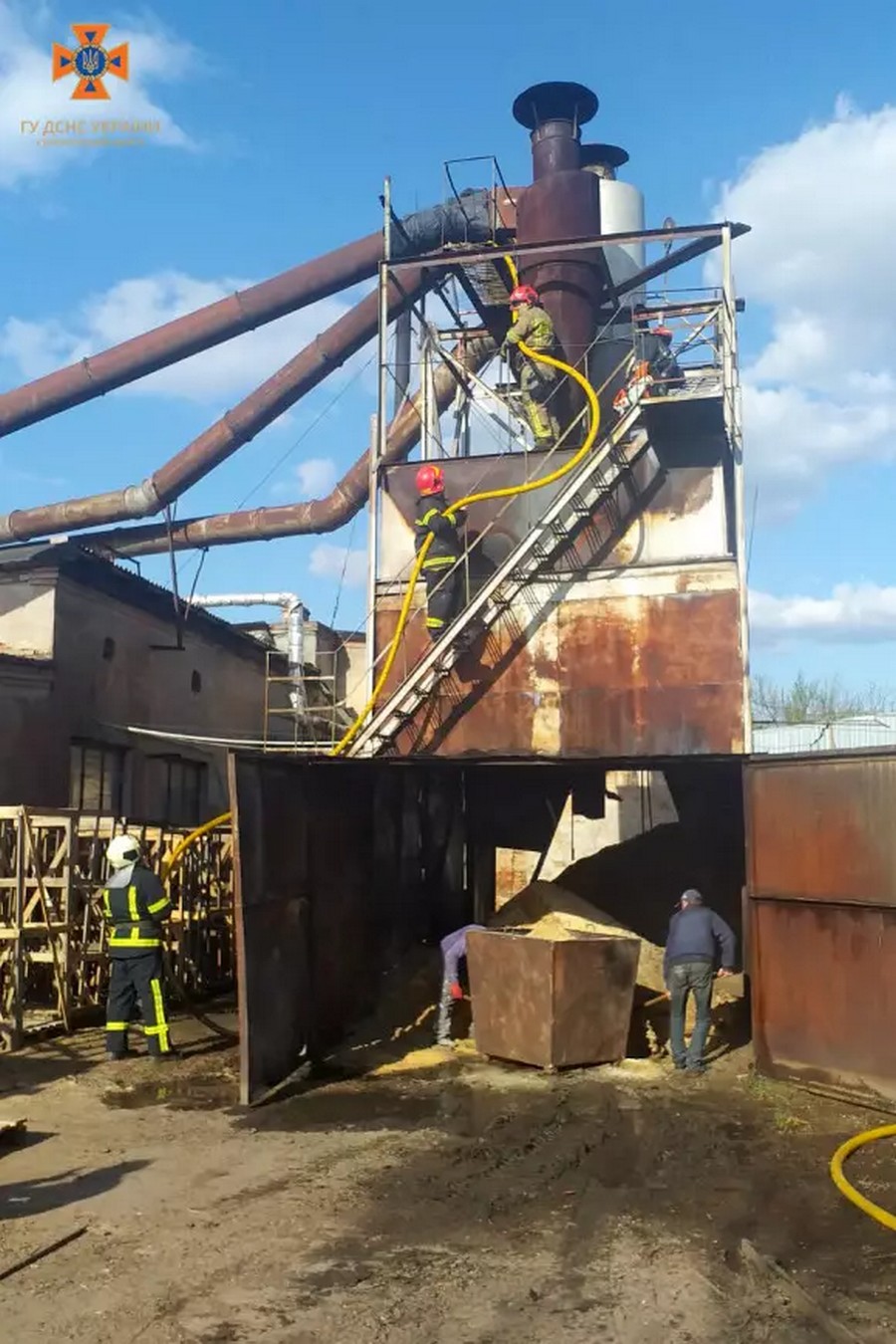 На території деревообробного підприємства в Ужгороді трапилась пожежа