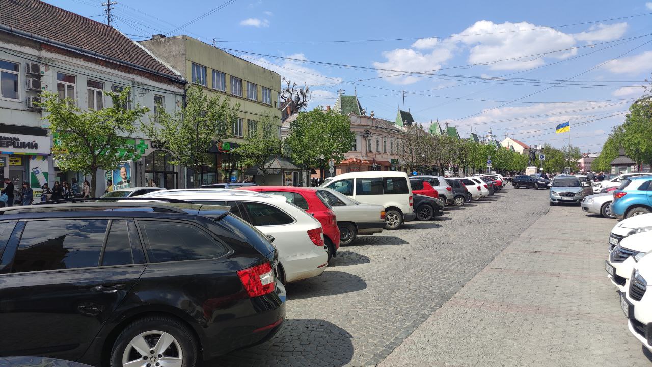 У Мукачеві з наступного тижня почнуть реконструкцію паркувального майданчика біля Центральної бібліотеки