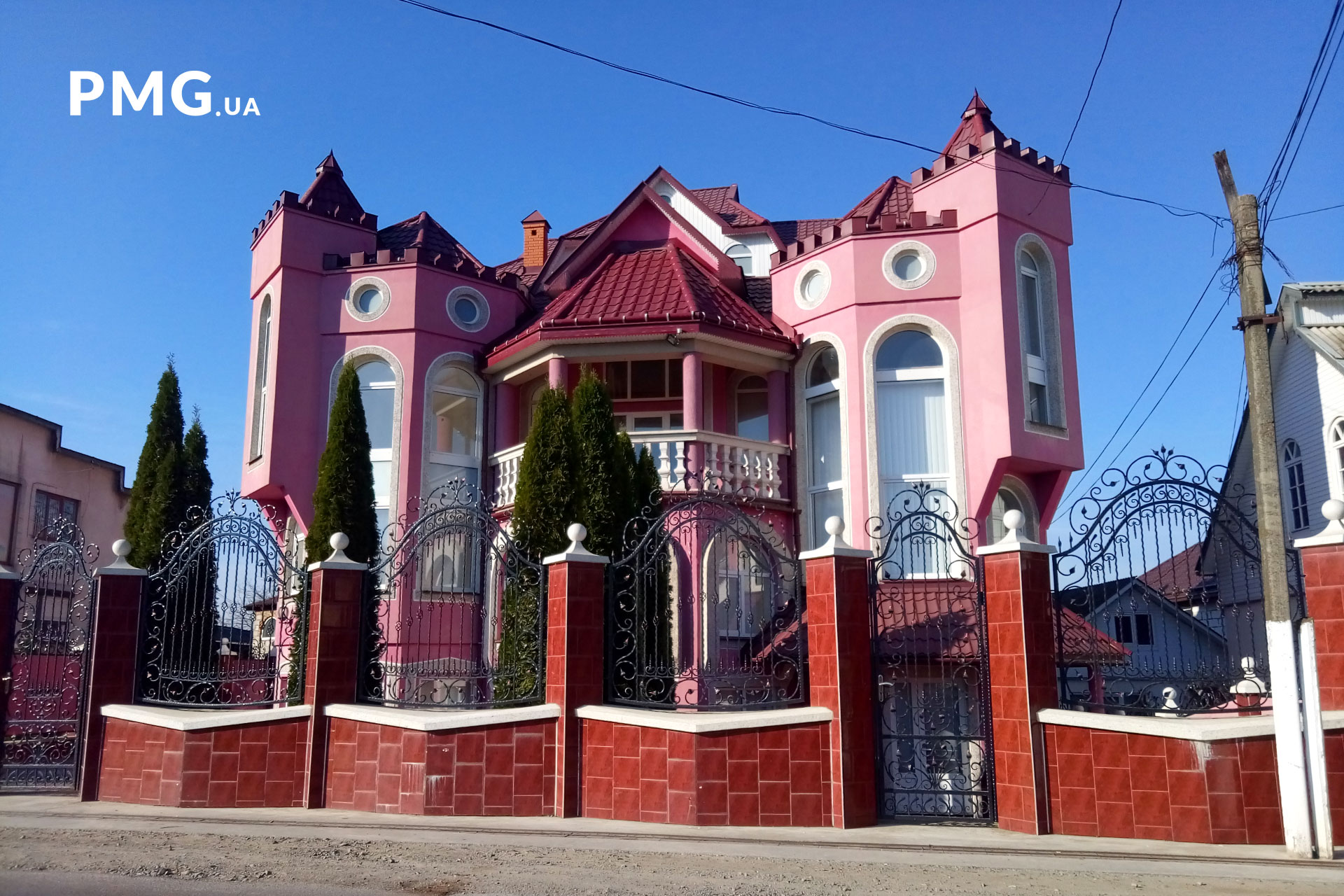 Маєткам у Нижній Апші дивуються не лише українці, а й гості з-за кордону Маєткам у Нижній Апші дивуються не лише українці, а й гості з-за кордону