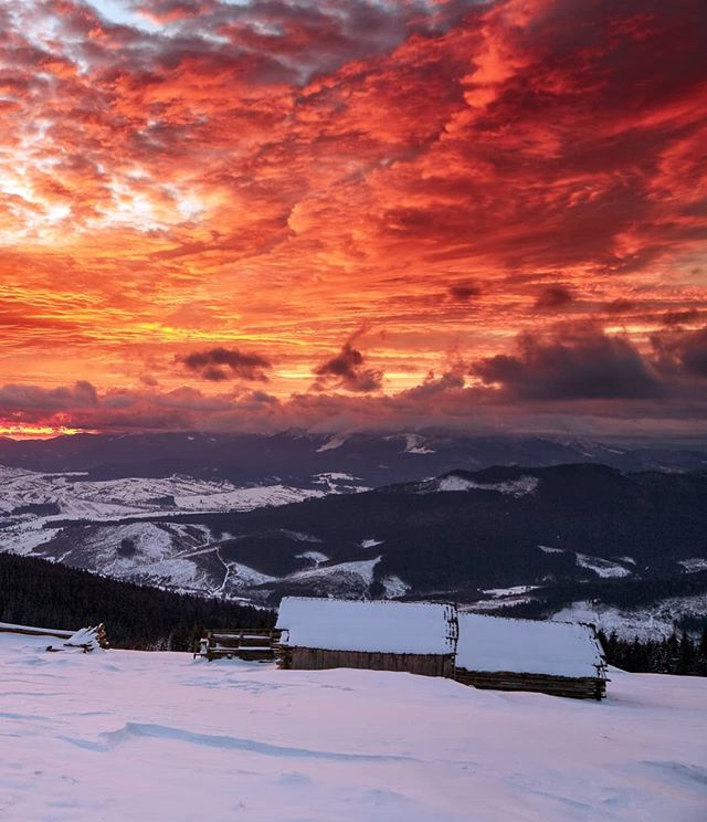 Carpathian Mountains (instagram/ vitalii_mamchuk)