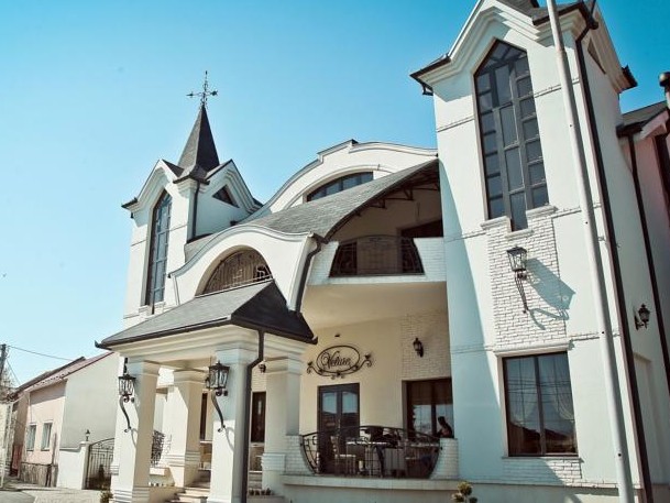 Ресторан Velure / Велюр у Мукачеві Ресторан Velure / Велюр у Мукачеві